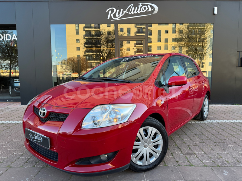 TOYOTA Auris 1.4 VVTi Luna