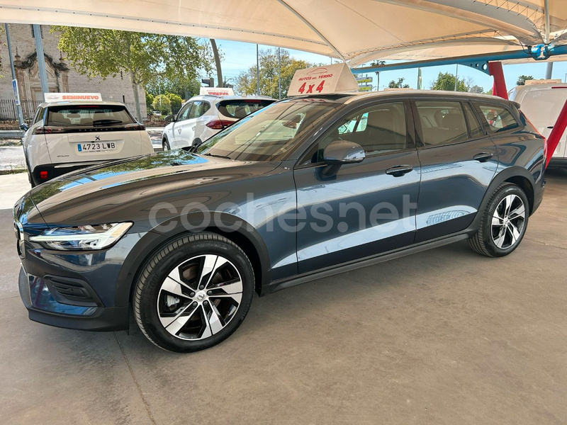 VOLVO V60 Cross Country 2.0 D4 AUTO PRO