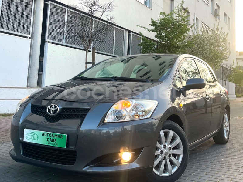 TOYOTA Auris 1.4 VVTi Auris