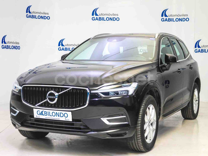 VOLVO XC60 2.0 T8 AWD Momentum Auto