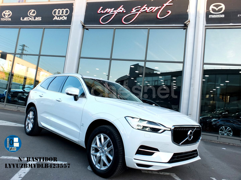 VOLVO XC60 2.0 T8 AWD Momentum Auto