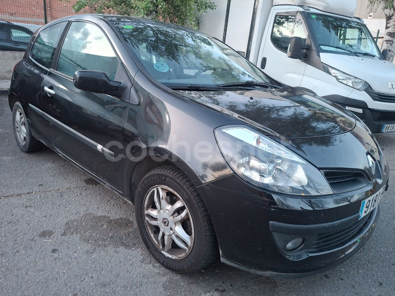 RENAULT Clio Confort Dynamique 1.2 16v