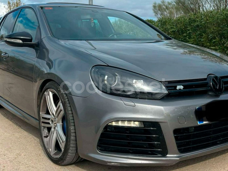 VOLKSWAGEN Golf 2.0 TSI 4Motion R