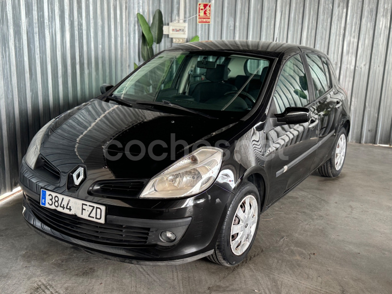 RENAULT Clio Emotion 1.2 16v eco2
