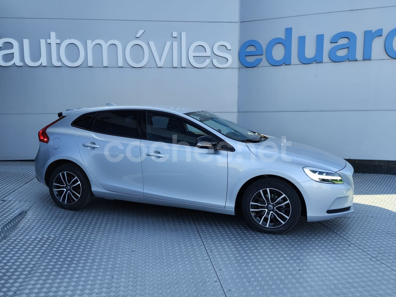 VOLVO V40 2.0 D2 Momentum