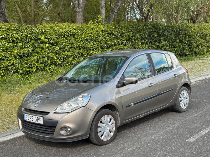 RENAULT Clio Emotion 1.2 16v eco2