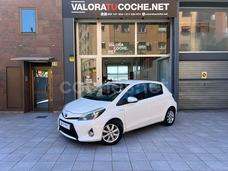 TOYOTA Yaris Hybrid Advance