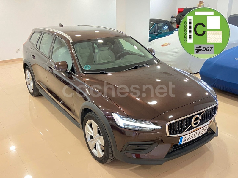 VOLVO V60 Cross Country 2.0 D4 AWD Cross Country AUTO