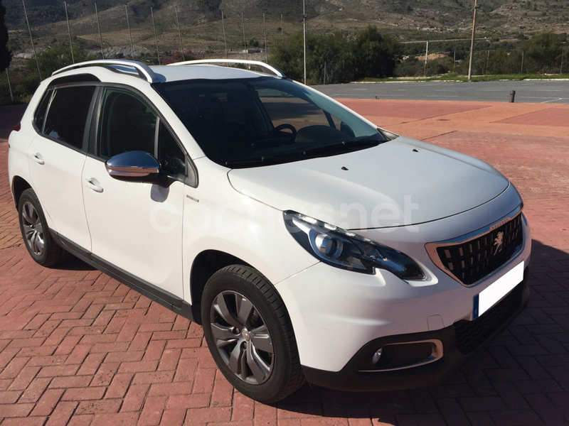 PEUGEOT 2008 Signature1.2 PureTech Auto
