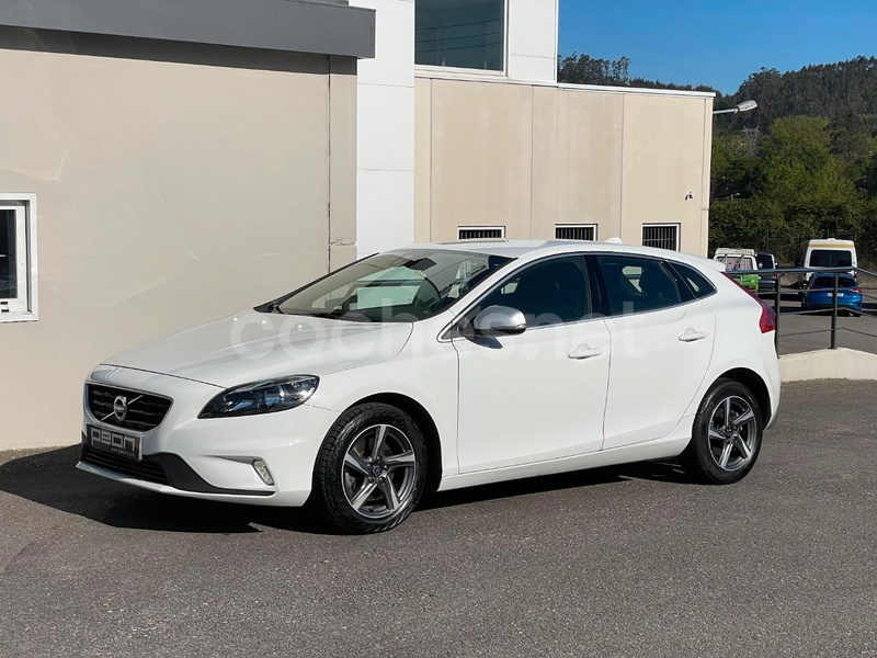 VOLVO V40 2.0 D2 RDesign Momentum