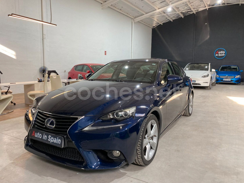 LEXUS IS 300h Hybrid