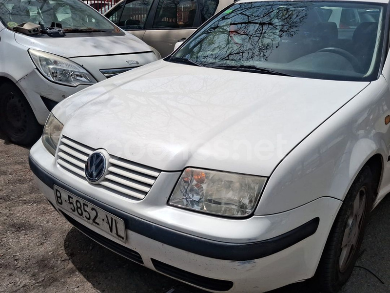 VOLKSWAGEN Bora 1.6 CONCEPTLINE