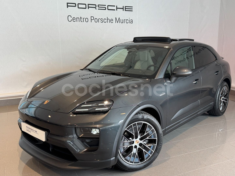 PORSCHE Macan 4