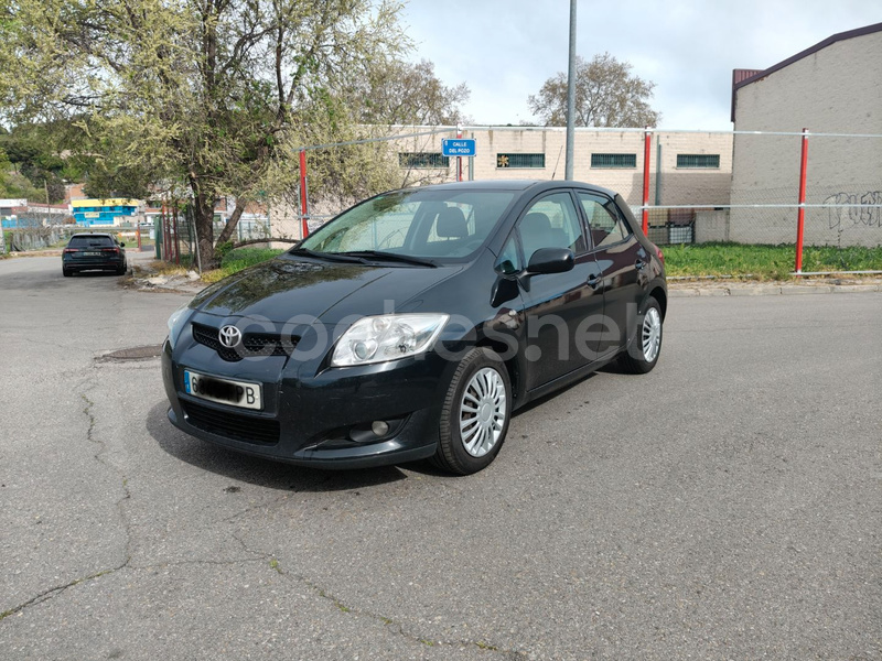 TOYOTA Auris 1.4 VVTi Auris