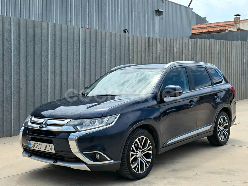 MITSUBISHI Outlander 220 DID Motion 2WD 7 Plazas