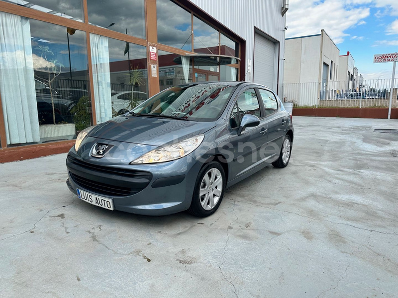 PEUGEOT 207 Confort 1.4 HDI 70