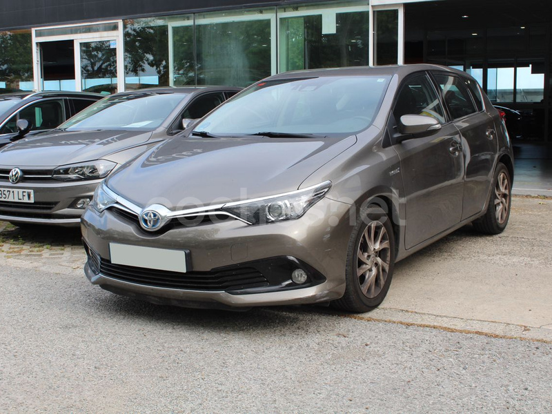 TOYOTA Auris 1.8 140H Active Touring Sports