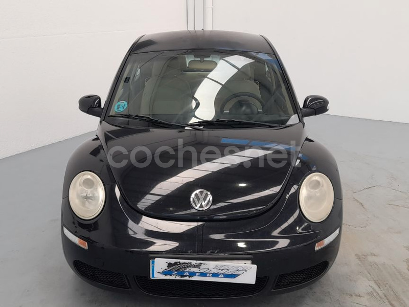 VOLKSWAGEN New Beetle 1.6