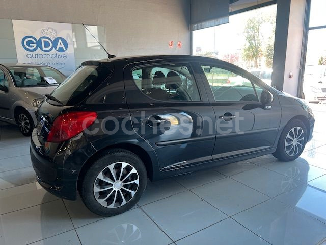 PEUGEOT 207 Confort 1.4 HDI 70