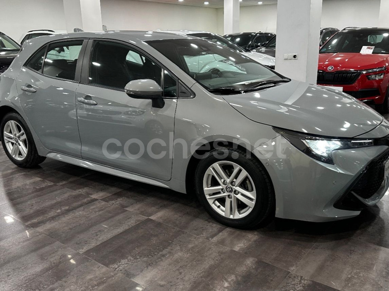 TOYOTA Corolla 1.8 125H BUSINESS ECVT