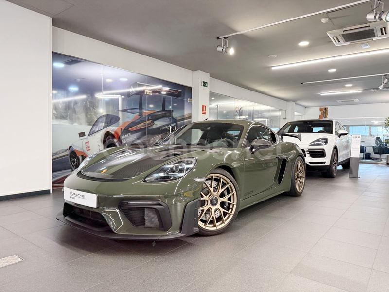 PORSCHE 718 Cayman GT4 RS