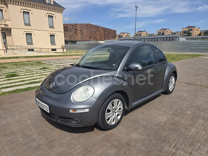 VOLKSWAGEN New Beetle 1.6