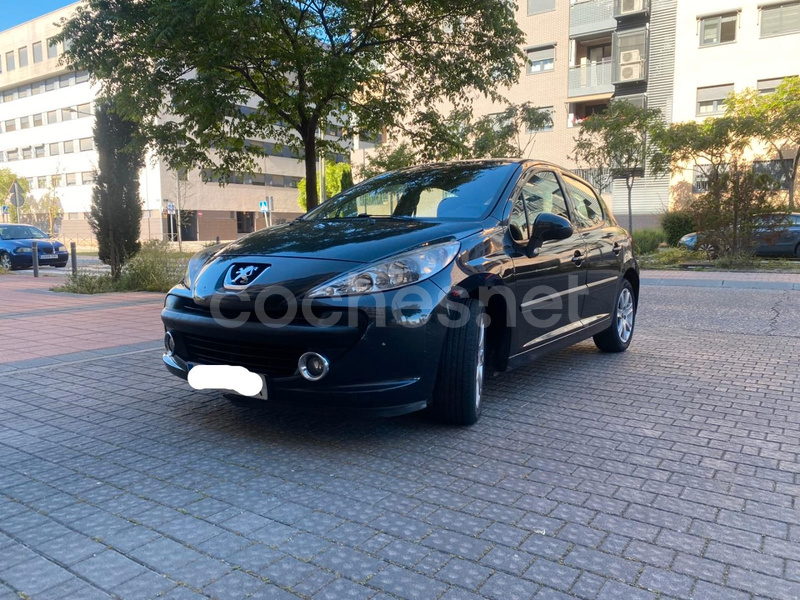 PEUGEOT 207 Confort 1.6 HDI 90