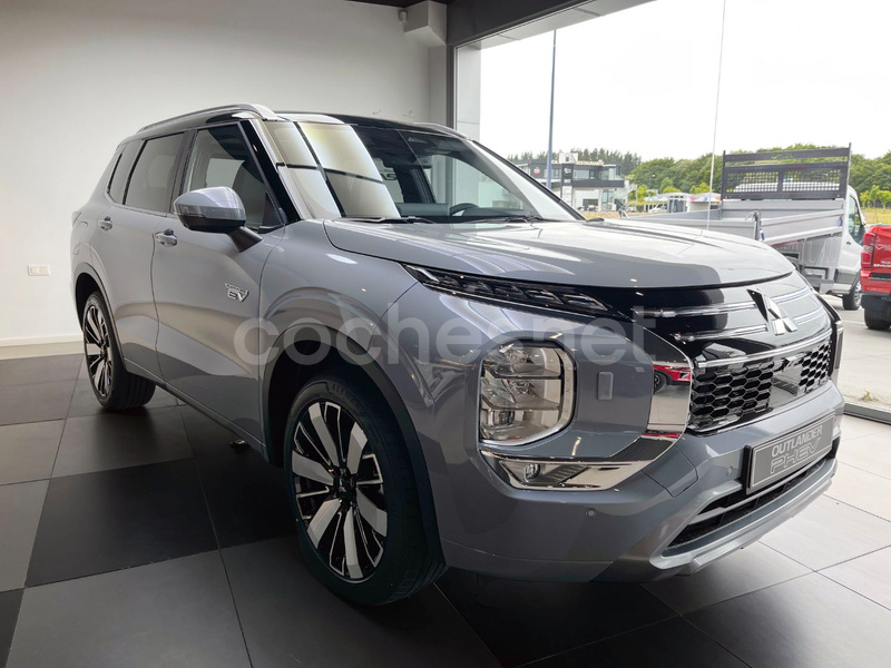 MITSUBISHI Outlander PHEV Kaiteki 4WD