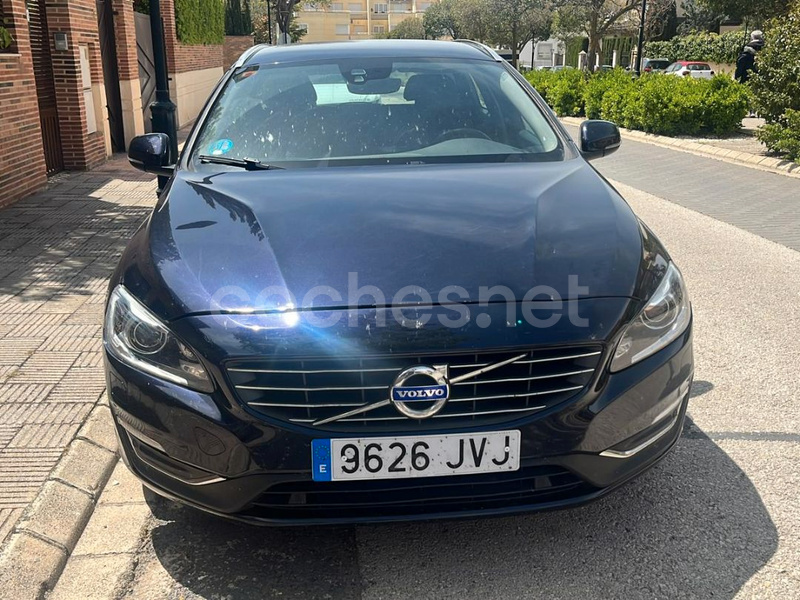 VOLVO V60 2.4 D5 Twin AWD Momentum Auto