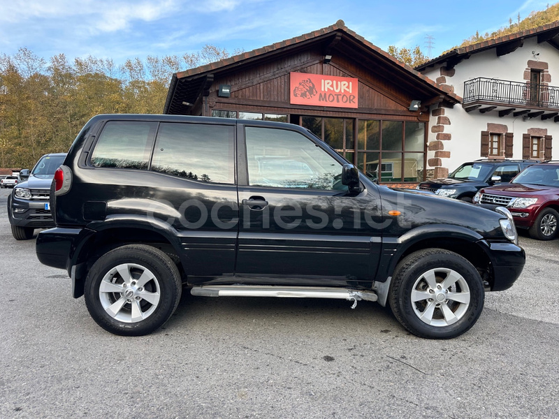 NISSAN Terrano 2.7 TDi Sport
