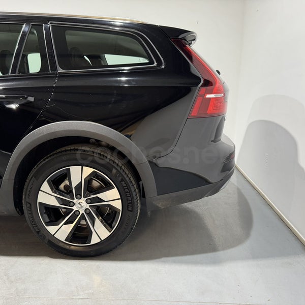 VOLVO 2.0 B4 D AWD Cross Country Core Auto (2023) - 40.499 € en