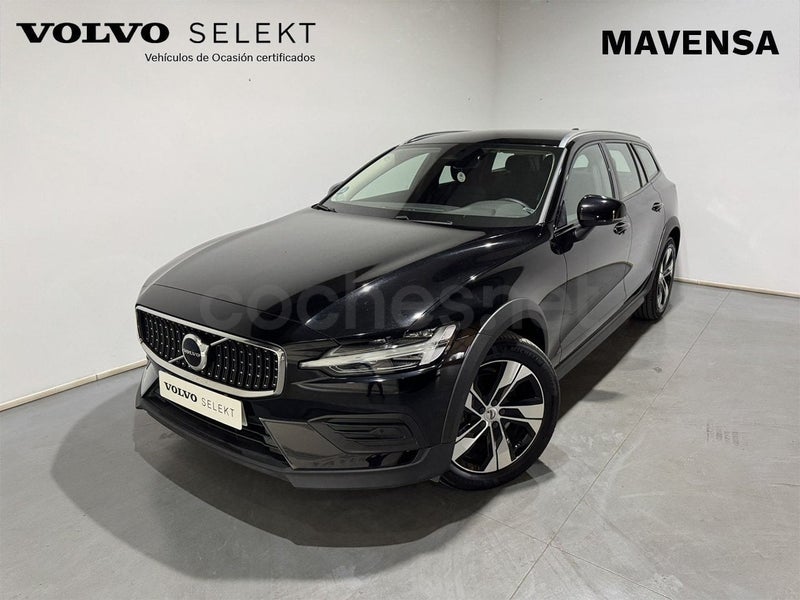 VOLVO 2.0 B4 D AWD Cross Country Core Auto (2023) - 40.499 € en