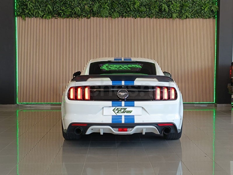 FORD Mustang 2.3 EcoBoost Mustang Fastback - Coche de segunda mano en Fuenlabrada - Imagen 9