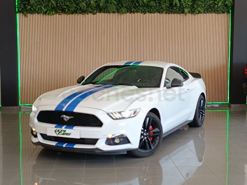 FORD Mustang 2.3 EcoBoost Mustang Fastback - Coche de segunda mano en Fuenlabrada - Imagen 3