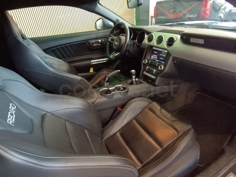 FORD Mustang 2.3 EcoBoost Mustang Fastback - Coche de segunda mano en Fuenlabrada - Imagen 7