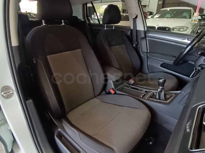 VOLKSWAGEN Golf Advance 1.6 TDI - Coche de segunda mano en Fuenlabrada - Imagen 9