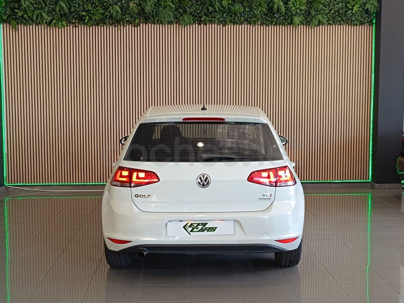 VOLKSWAGEN Golf Advance 1.6 TDI - Coche de segunda mano en Fuenlabrada - Imagen 11