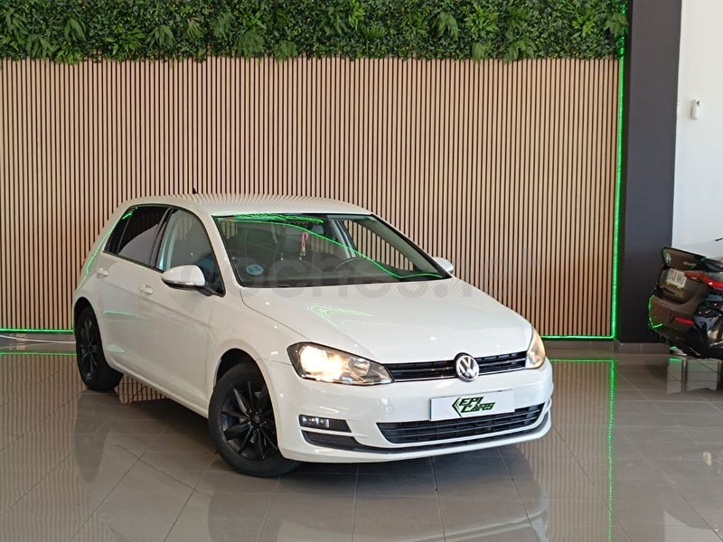 VOLKSWAGEN Golf Advance 1.6 TDI - Coche de segunda mano en Fuenlabrada - Imagen 3