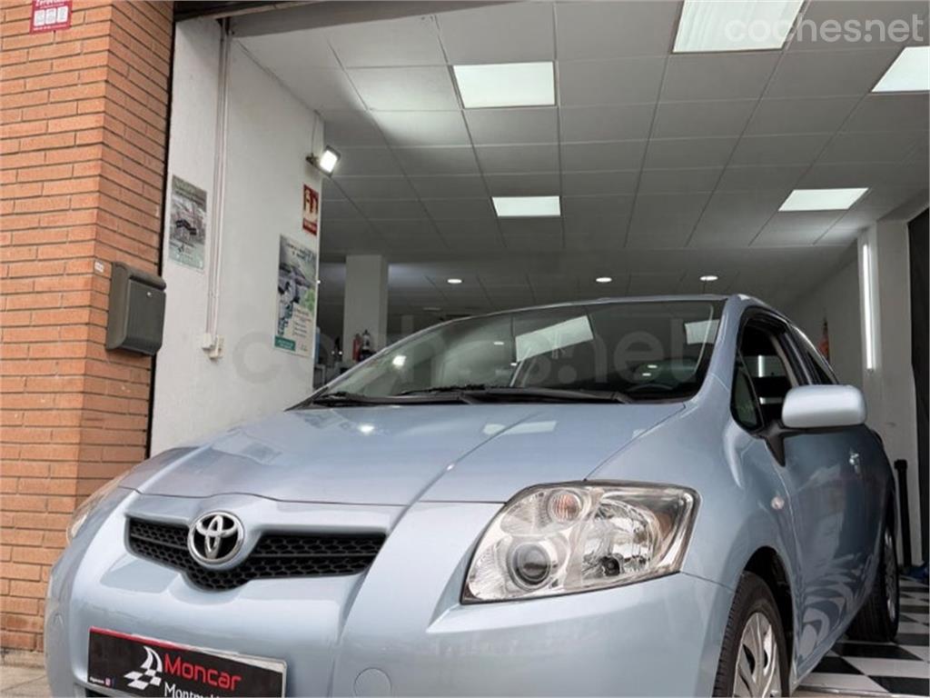 Toyota Corolla Sedán
