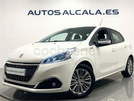PEUGEOT 208 Signature 1.2L PureTech