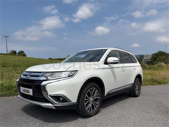 MITSUBISHI Outlander 220 DID Motion 2WD 7 Plazas