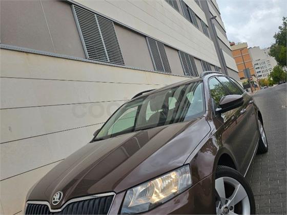 SKODA Octavia Combi 1.6 TDI CR Elegance 4x4 SKODA Octavia Combi 1.6 TDI CR Elegance 4x4