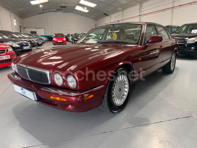 JAGUAR Serie XJ XJ8 3.2 EXECUTIVE 4p.