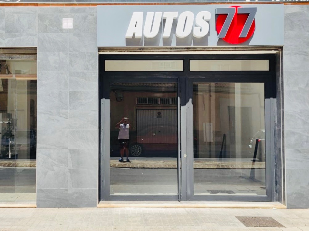 logo de V.O. AUTOS 77