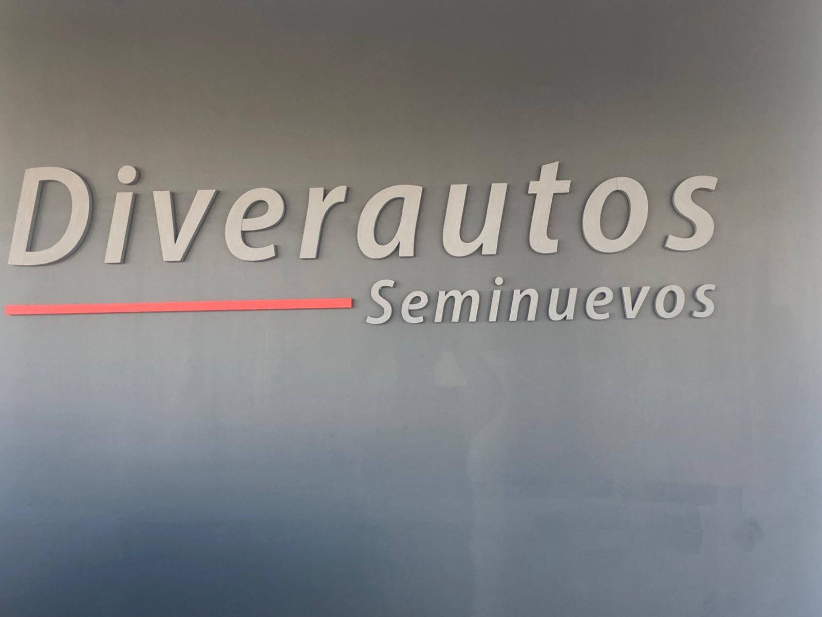 logo de DIVERAUTOS SEMINUEVOS 