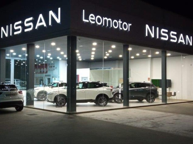 logo de Nissan Leomotor